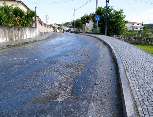 Pavimentação a betuminoso da Estrada Municipal 569 em Banho e Carvalhosa avança com a conclusão da 2ª fase da obra de água e saneamento